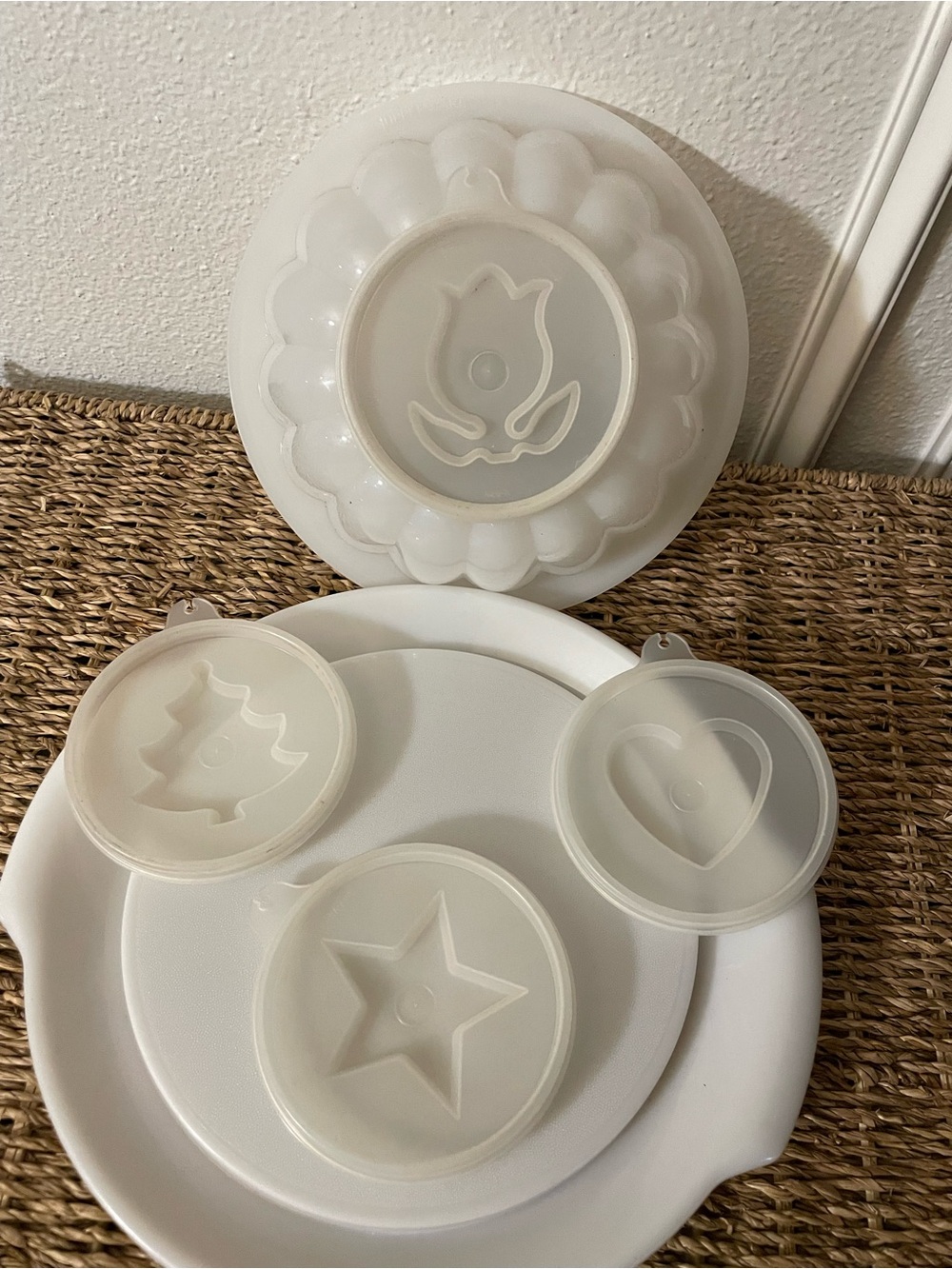 Vintage White Tupperware Jello Mold with 4 Lids Heart Star Christmas Tree Flower